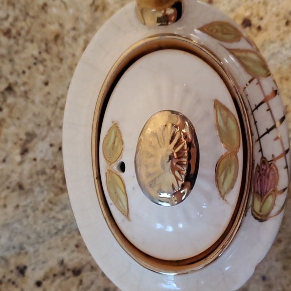 Vintage Queen Anne Arthur Wood floral and gold teapot - Picture 6 of 17